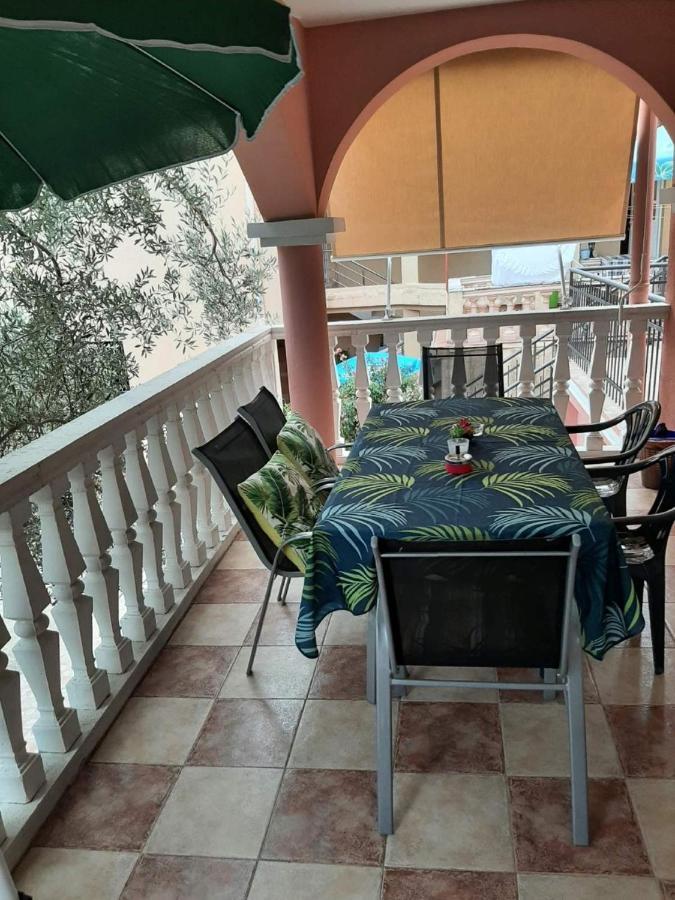 Apartment Pavle Perovic Sveti Stefan Buitenkant foto